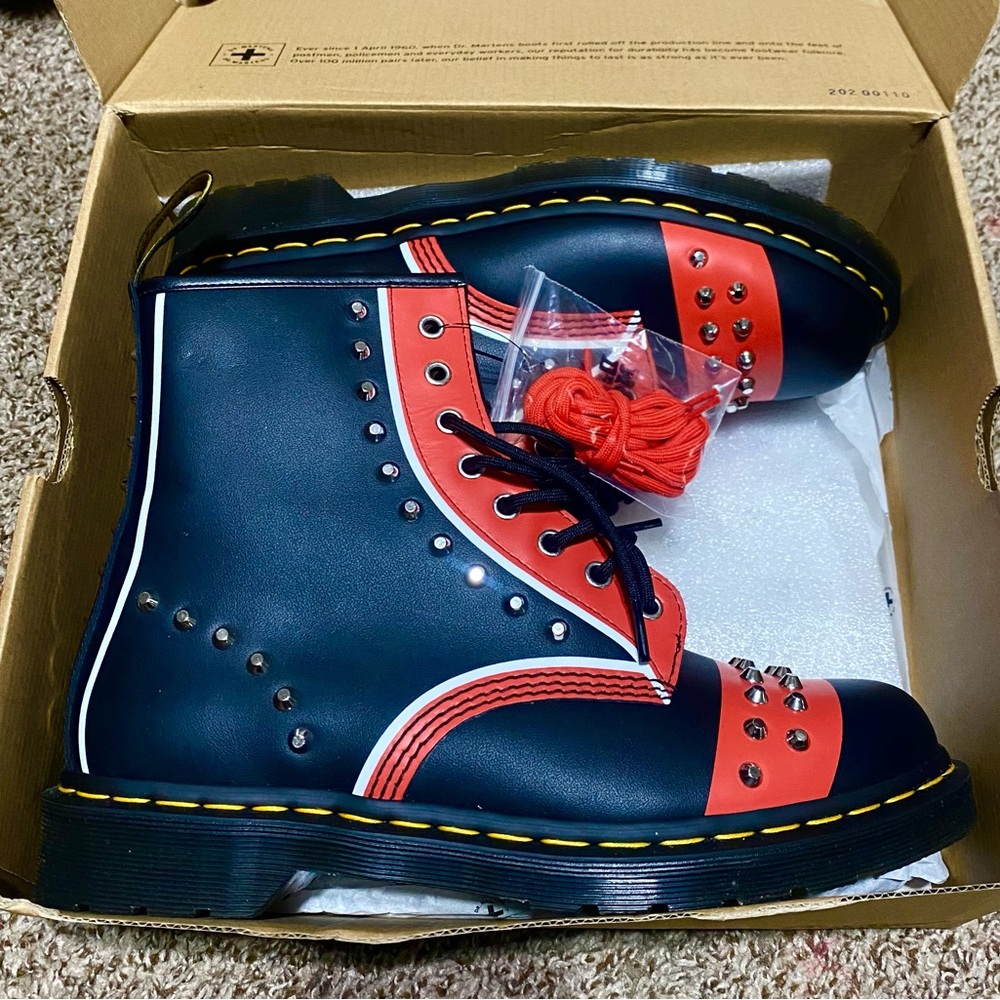 1460 Studded lace up boots/ discontinued/rare Dr. Martens